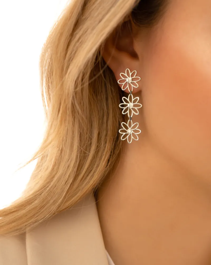 Finaste Triple flower earrings Hot