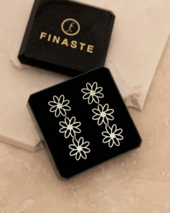 Finaste Triple flower earrings Hot