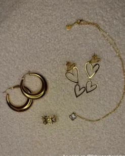 Finaste Triple open heart earrings goldplated New