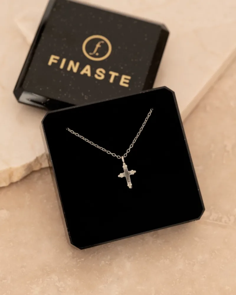 Finaste Vintage cross necklace Outlet