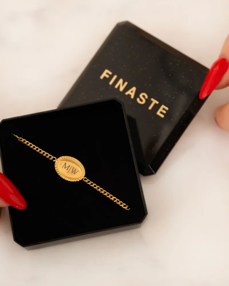 Finaste Vintage initial bracelet goldplated Hot