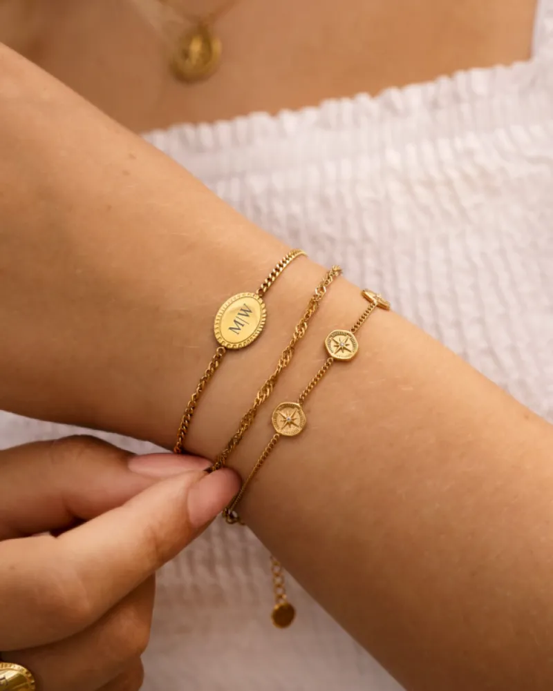 Finaste Vintage initial bracelet goldplated Hot