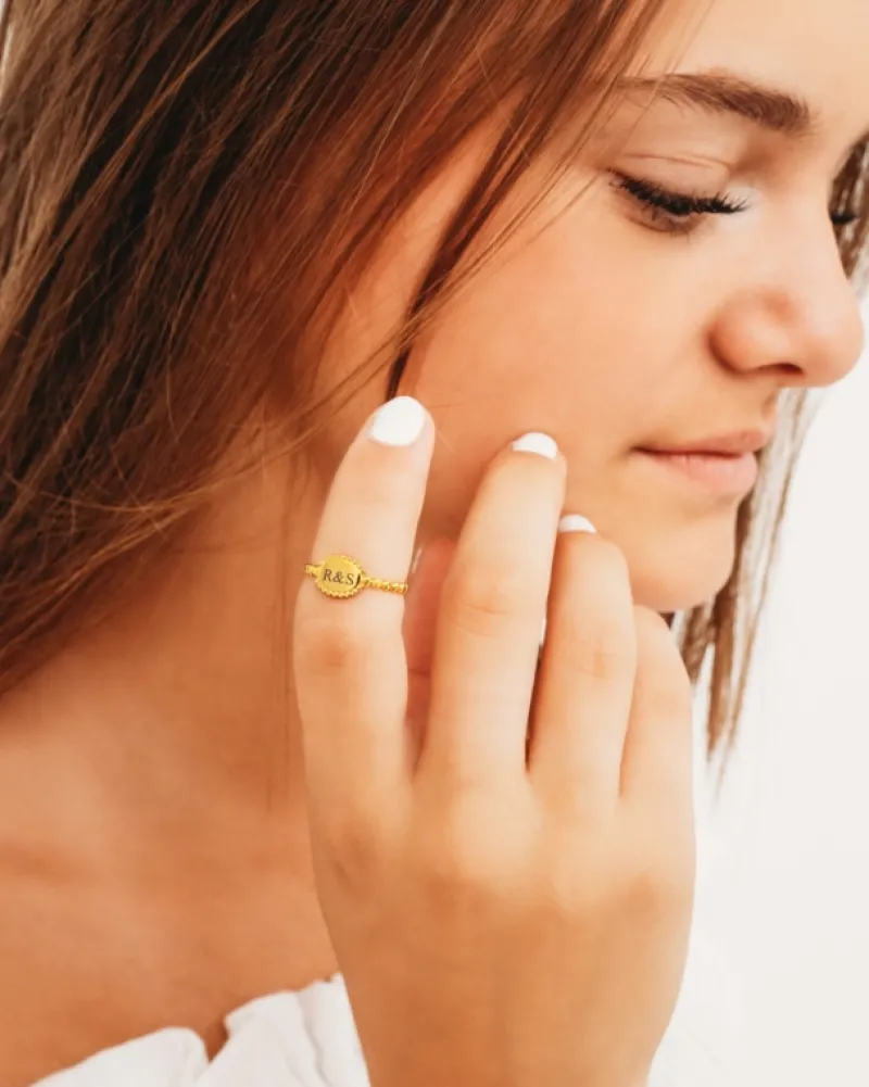 Finaste Vintage Initial Ring Goudkleurig New