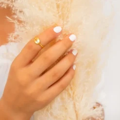Finaste Vintage Initial Ring Goudkleurig New