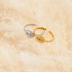 Finaste Vintage Initial Ring Goudkleurig New