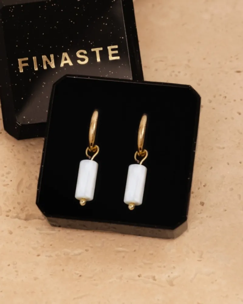 Finaste White sea shell earrings goldplated New