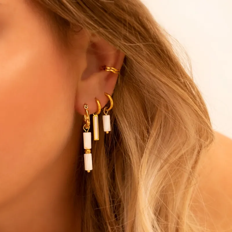 Finaste White sea shell earrings goldplated New