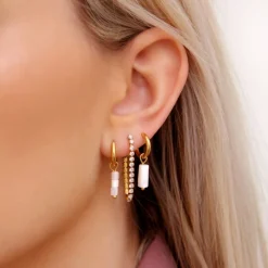 Finaste White sea shell earrings goldplated New