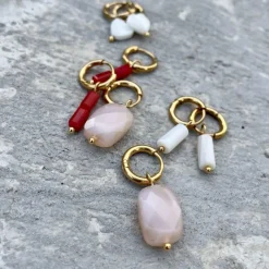 Finaste White sea shell earrings goldplated New