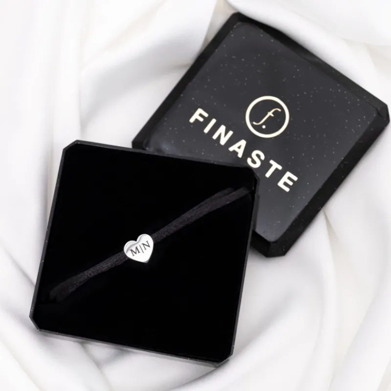 Finaste Zwarte Satin Heart Armband Met Initials Outlet
