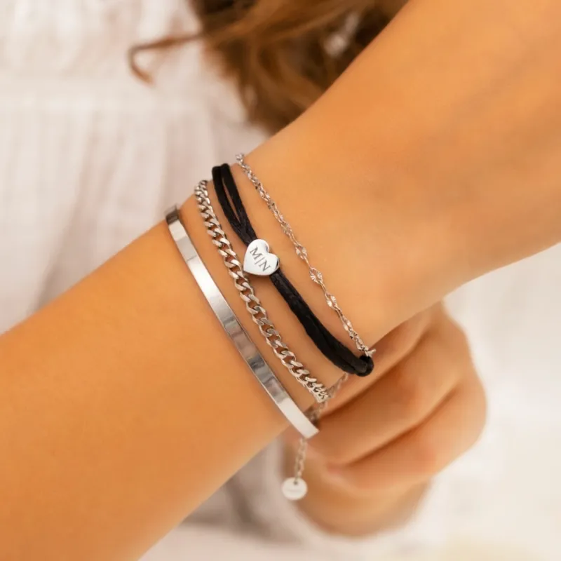 Finaste Zwarte Satin Heart Armband Met Initials Outlet